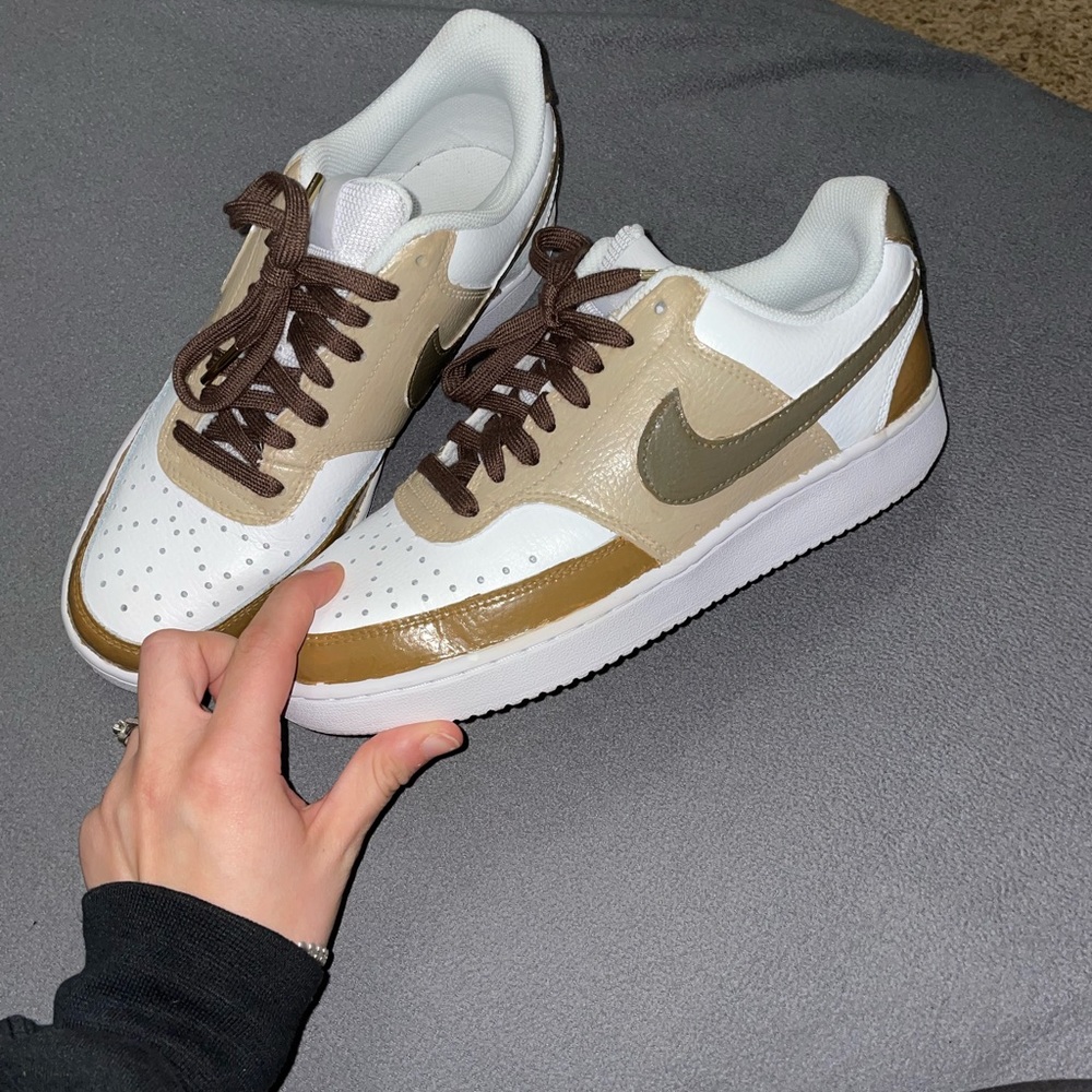 Custom painted shoes - Picture 6 of 7